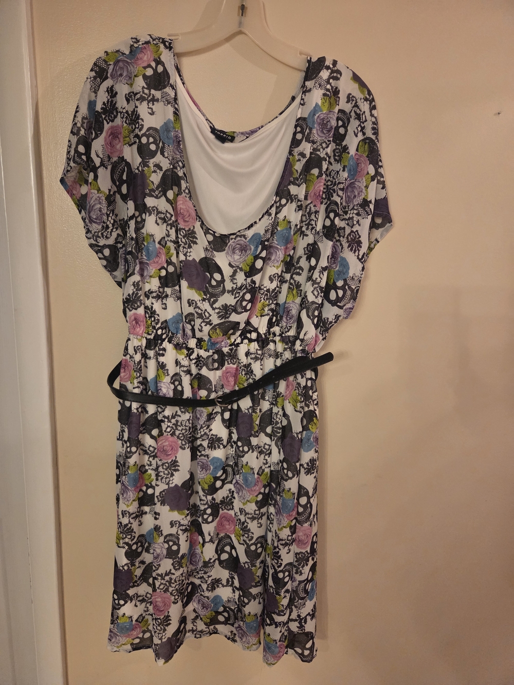 Torrid Plus Size 2 White Floral & Skull Print Mini Dress with Black Belt Used